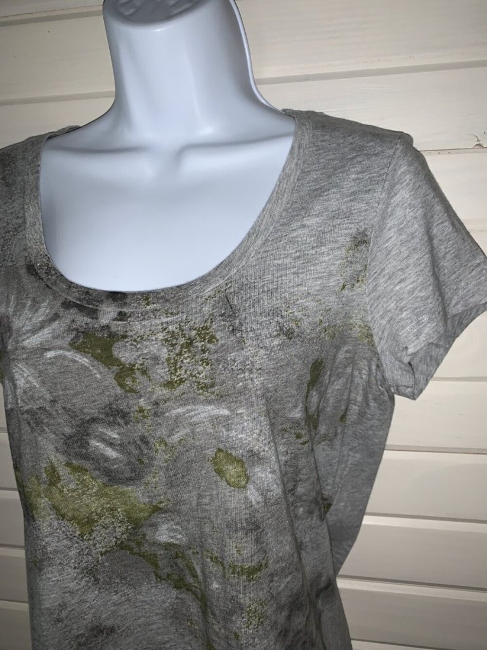 Talbots Sz PETITES MEDIUM PM Tee Top Gray Green Floral Cotton Modal EUC